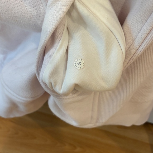 WOMEN'S LULULEMON CREAM OATMEAL SCUBA HOODIE 10 SILVER HARDWARE - Picture 3 of 6